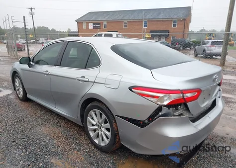 2018 Toyota Camry Le из США, поврежденный, VIN 4T1B11HK2JU038739